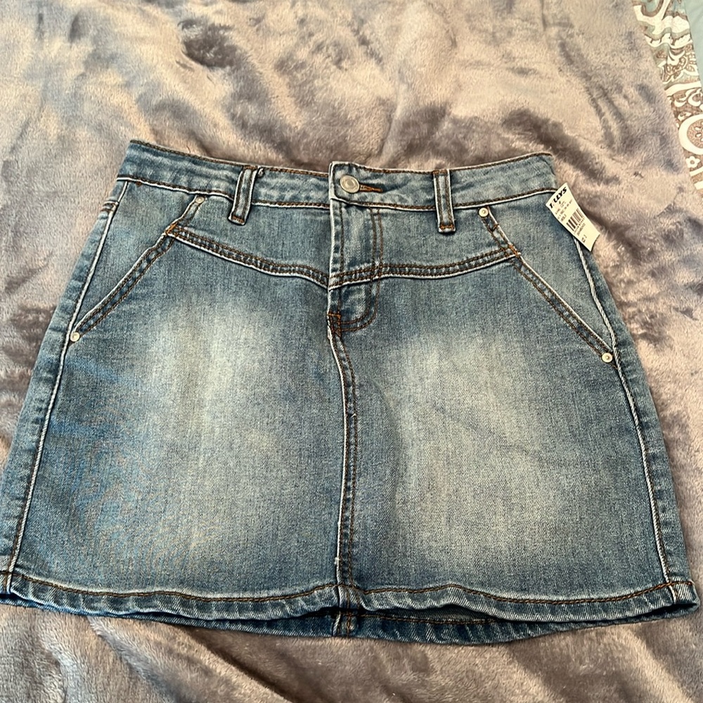 Never worn Tilly’s mini skirt size 3